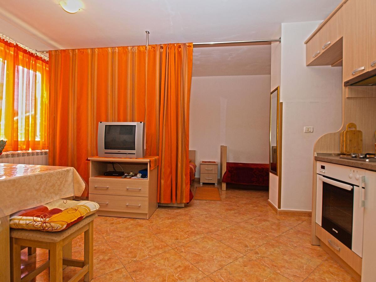 Apartments Irena 531 พูลา ภายนอก รูปภาพ